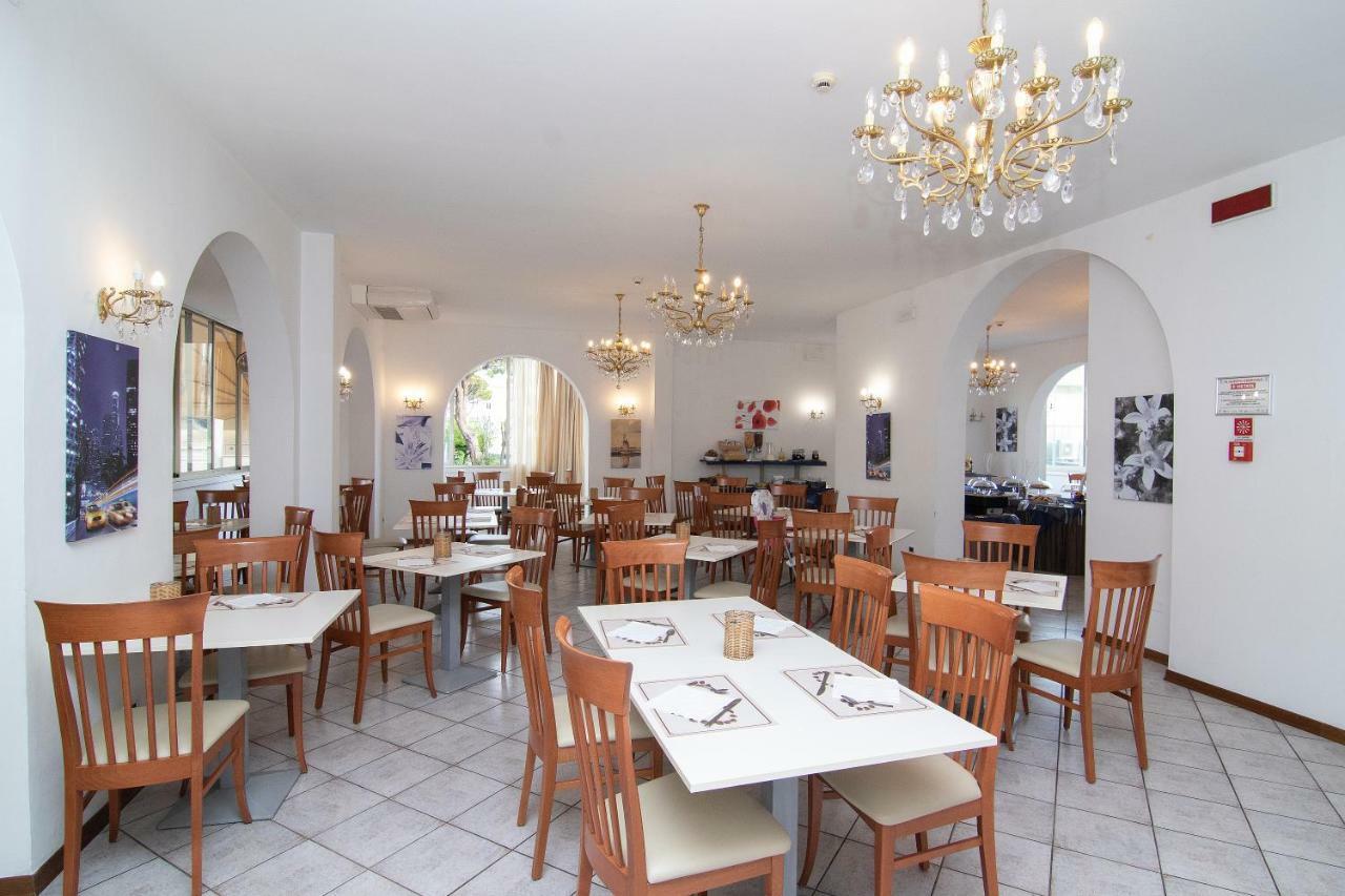 Hotel Napoleon Річчоне Екстер'єр фото